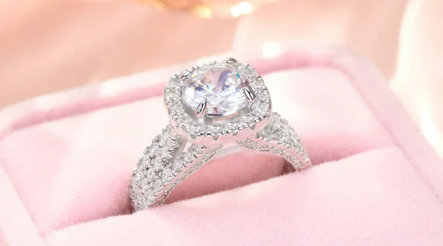 The Most Romantic Jewelry Pieces for Autumn Proposals
